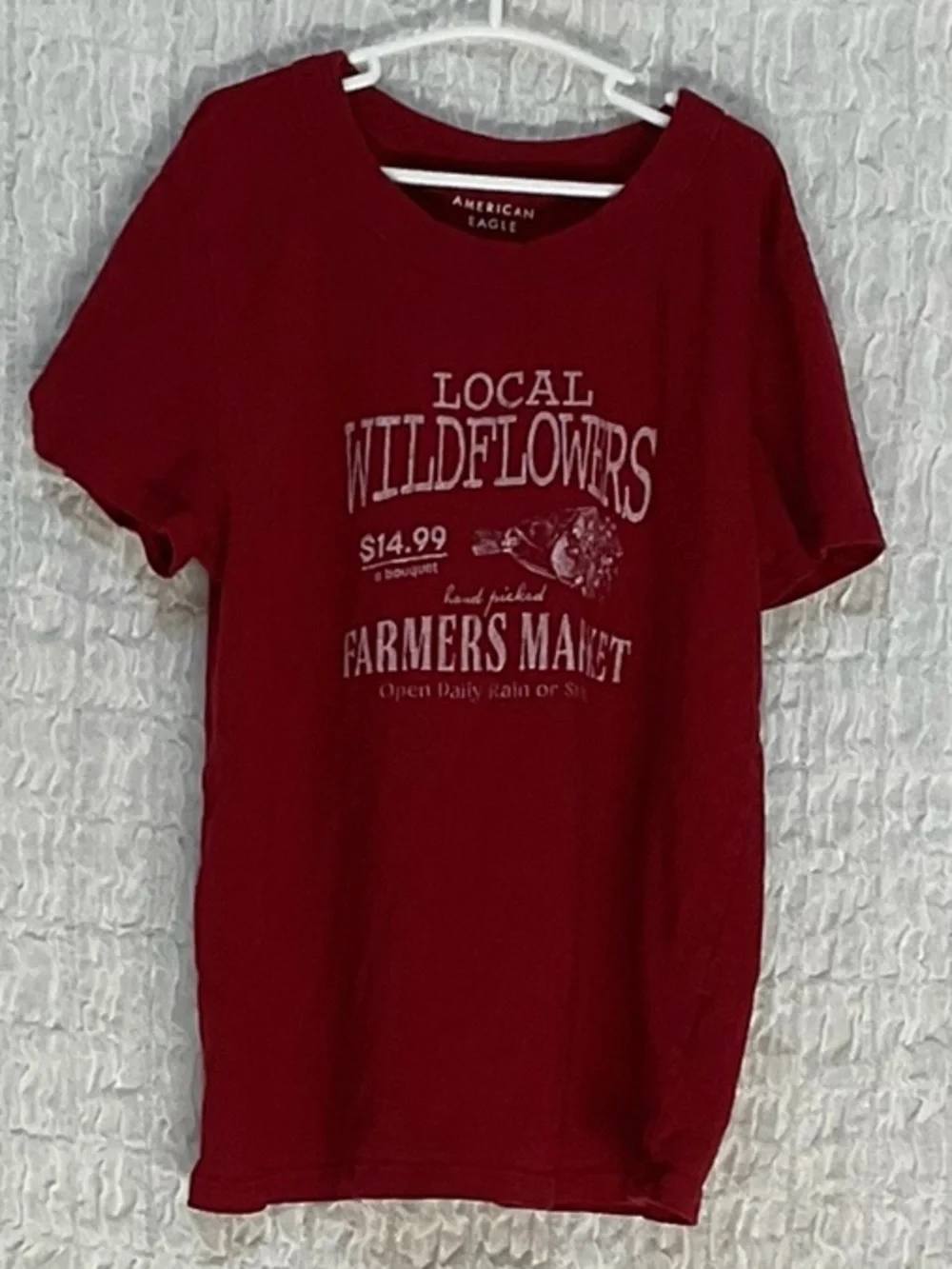 American Eagle Local Wildflowers Farmers Market Graphic T-Shirt Red Medium
